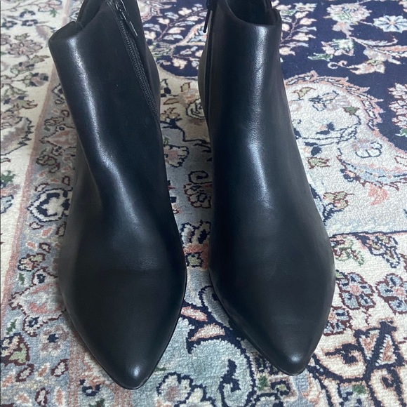 Clarks Linvale Sea Ankle boot Black Leather Kitten Heel size 8 - Picture 3 of 12